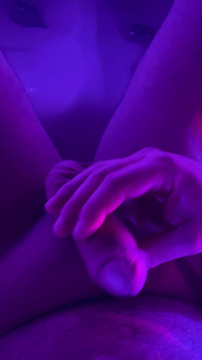 A got some fun at night in my jacuzzi eny of women wont to attend please