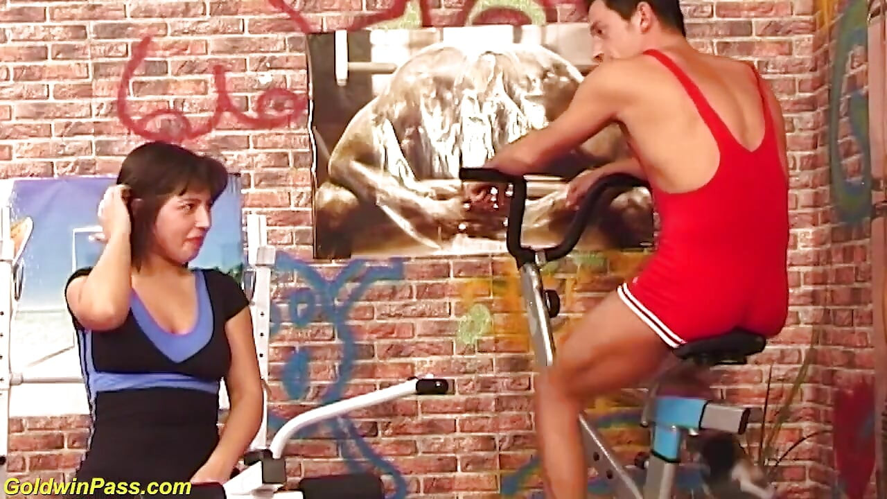 Big clit hairy milf fucked at the gym