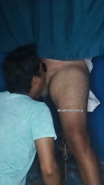 סטרייט החוויה ההומוסקסואלית הראשונה שלו