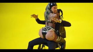 Cardi B показывает свою большую задницу !! 26 апреля 2019