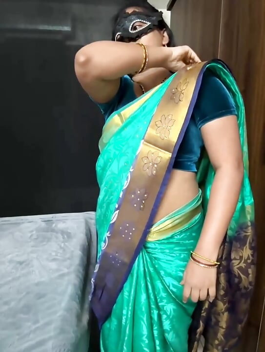 Telugu Desi Wife Strip and Doing Best Blowjob Job in Video Call