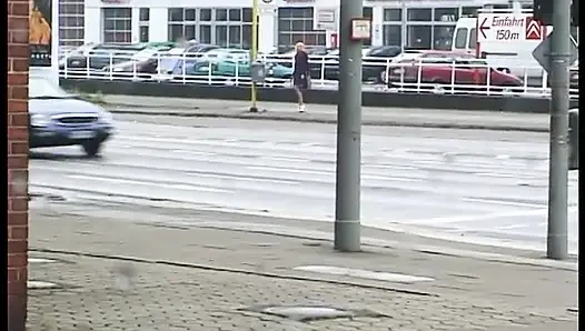 Blonde babe gets plowed in the car in a threesome