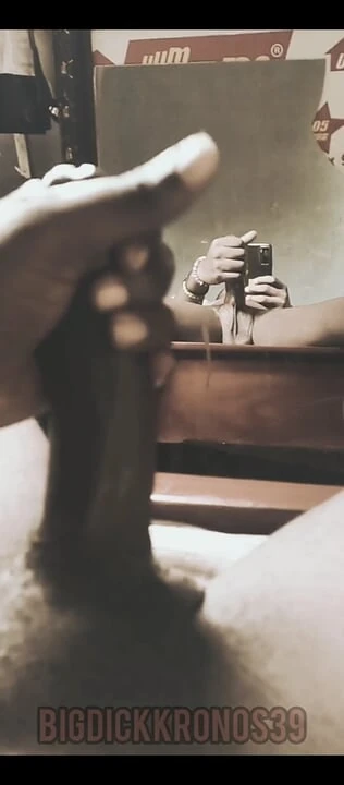 Mirror strokes are absolutely another type of fetish
