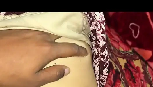 Üvey kız kardeşimi bekaret kemerin içinde sikme fırsatım oldu