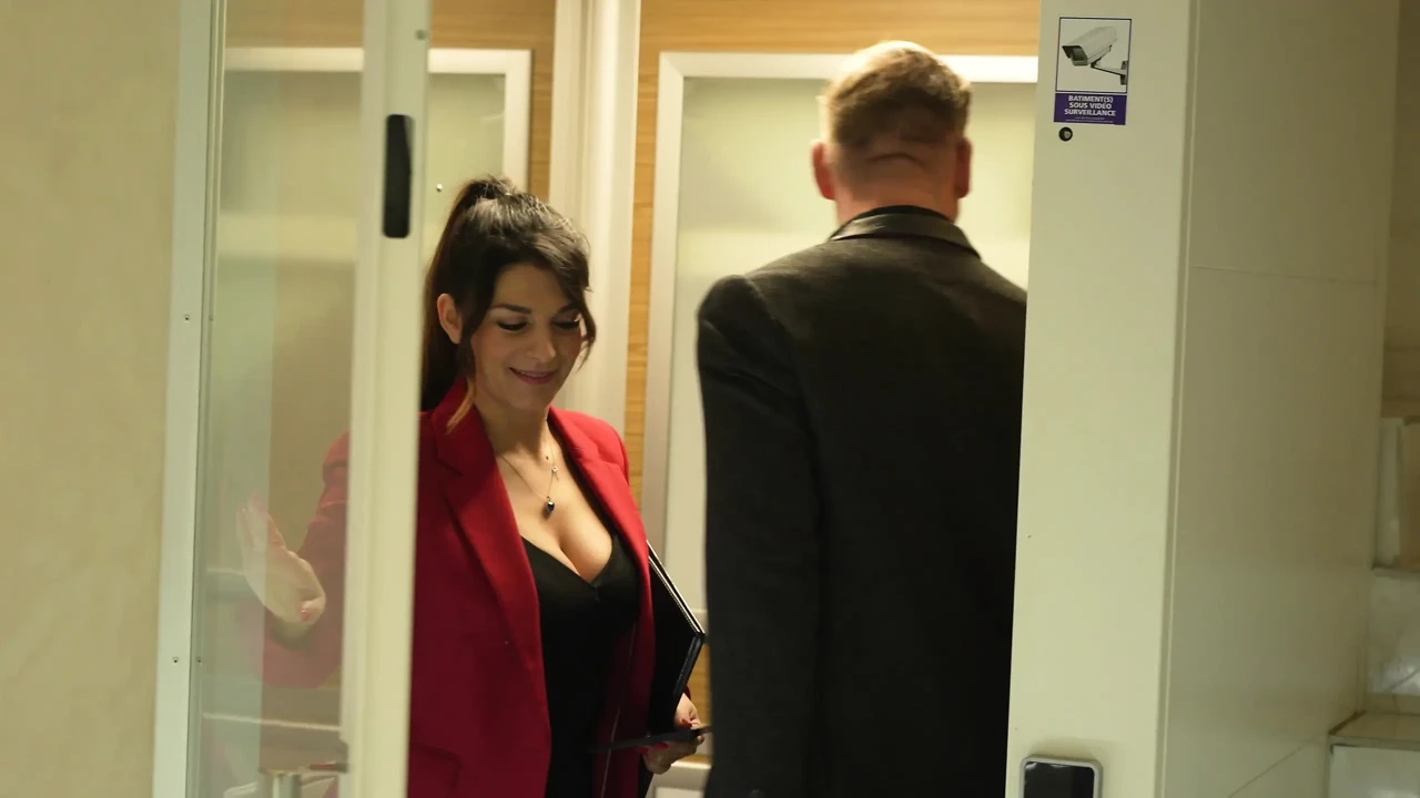 Đại lý bất động sản đập khách hàng của mình