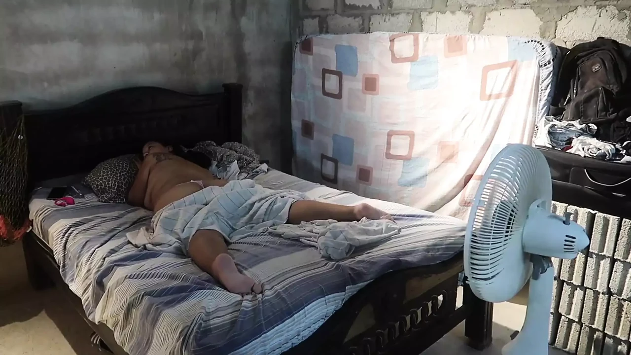 She Pretends to Be a Masseuse to Fuck Her