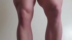 Le stupende gambe muscolose di Kiera Jaston
