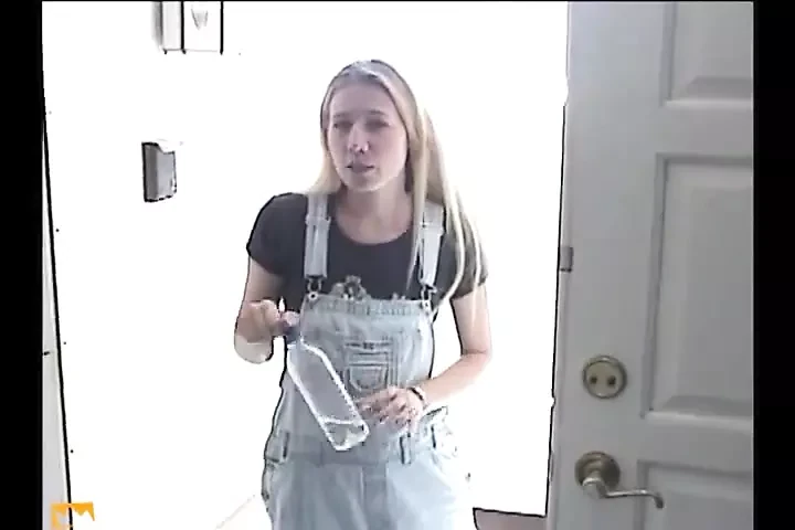 Loira menina tira algumas fotos e chupa um cara no casting pov estilo