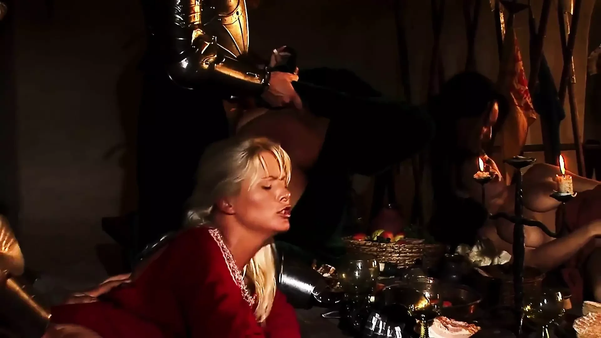 Kristi Love, Kathy Anderson, Claudia Adams und Simone sind böse Wehen, hungrig nach hardcore-orgie-sex