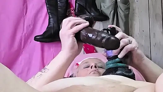 Milf gefickt, vollgespritzt mit einer großen, fetten nuss