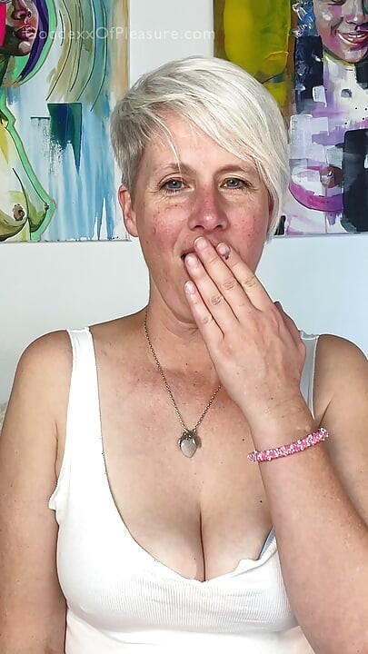 StepMommy Helps StepDaughter Relax Before Bed (JOI)