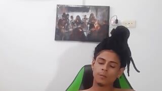 Colombia - chico twink masturbándose divertido