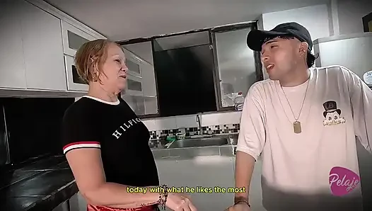 Kız arkadaşım seks yapmak istiyor ama yarağı seviyorum, bu yüzden kayınvalidem bana yardım ediyor.