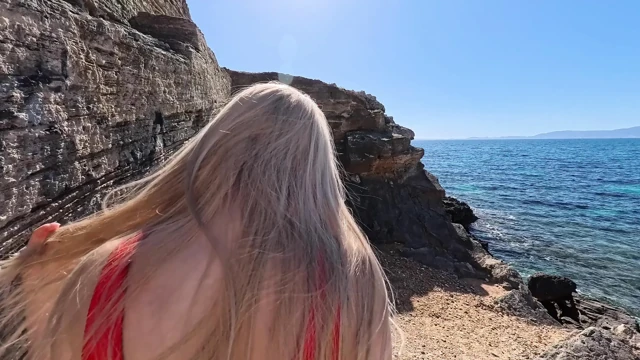 Blonde Teen Gets Her Shaved and Pierced Cunt Fucked on the Beach