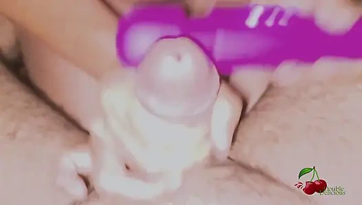 Моя мачеха делает стриптиз, и она заставляет меня кончить во время мастурбации моего члена - часть 02