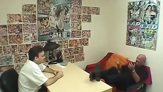 Ateşli genç kızlar sikişme becerileri için sikişiyor