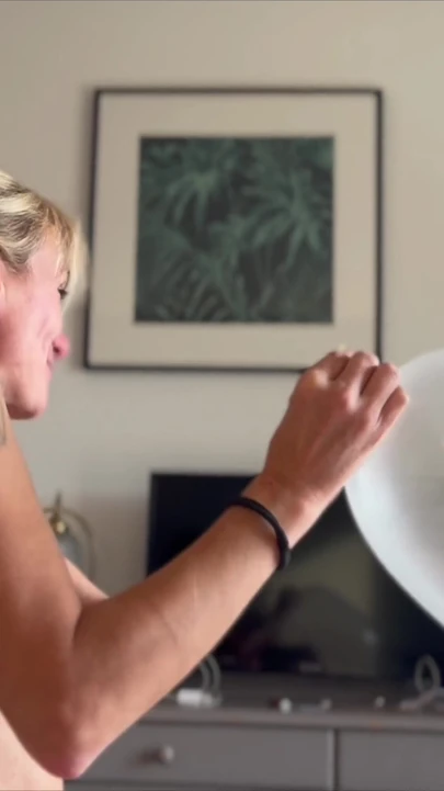 Momento de cair O queixo de "CURTINDO: ESPOSA GOSTOSA INCHANDO UMA CAMISINHA TENTANDO EXPLORÁ-LA - WILDSPAINCOUPLE"