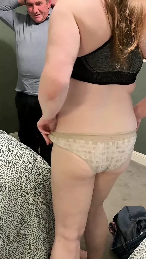 10英寸的公牛给熟女热辣人妻一生中最好的性爱 第1部分