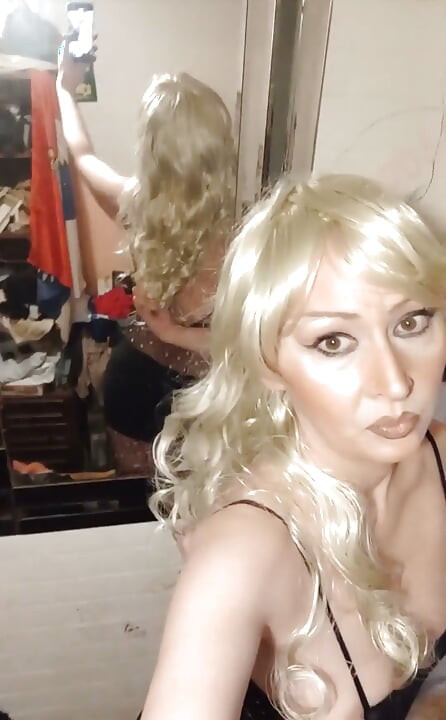 Te duc în partea sălbatică ca blonda jocuri sexuale futând această curvă supusă acum este șansa noastră pentru o noapte nebună de sex