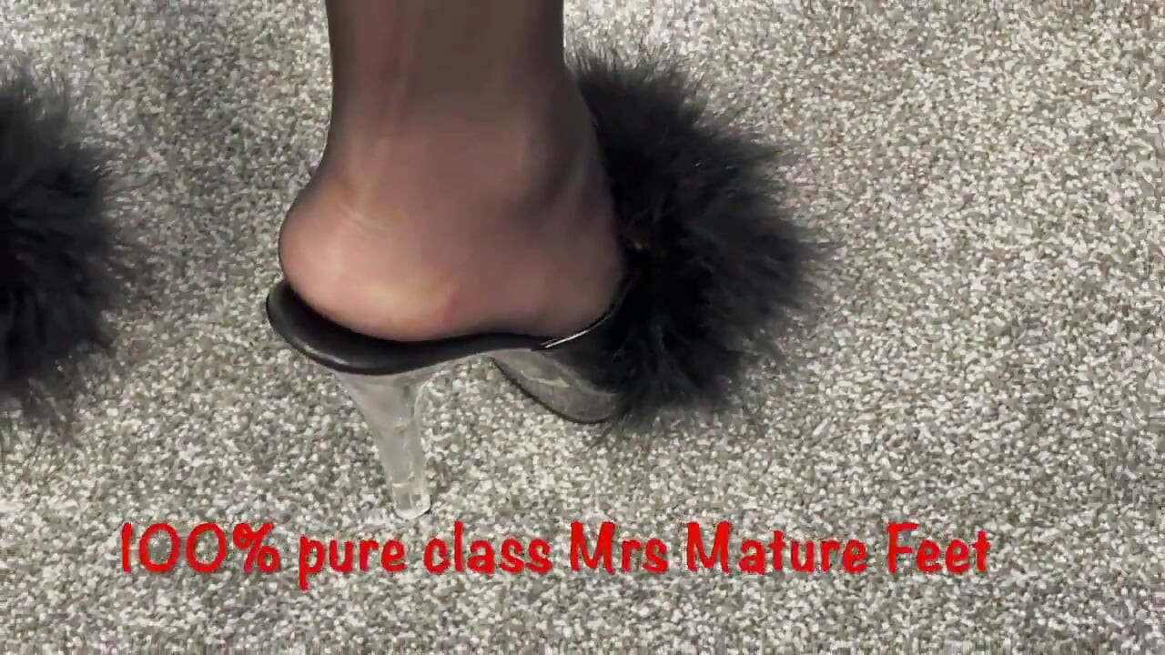 Mme Mature Pieds Soutien-gorge Et Culotte 436