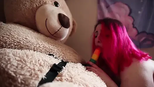 Entzückende bbw fickt ihren großen teddybär