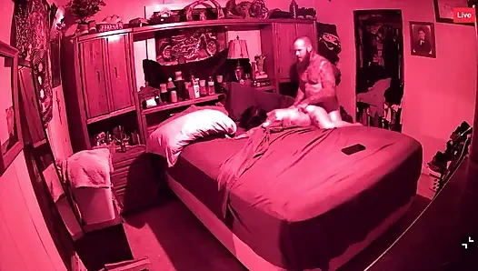 Harus diam, ibu tirinya berada di kamar lain
