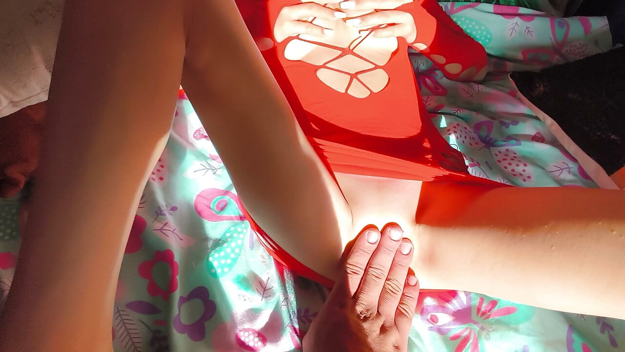 I finger off her stepsister's pink on a sunny day