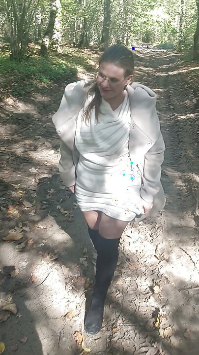 Jade shows off in the wood with the strangers