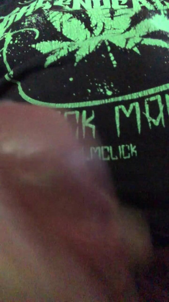 A handjob of my very stiff cock and a squirt that relieves !? ... Notice to amateurs who like to see squirt !? ...