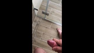 Podwójna sperma pod prysznicem