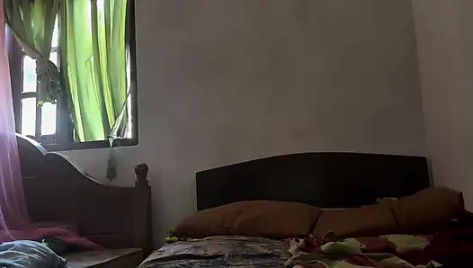 Шри-ланкийская пара внезапно занимается сексом
