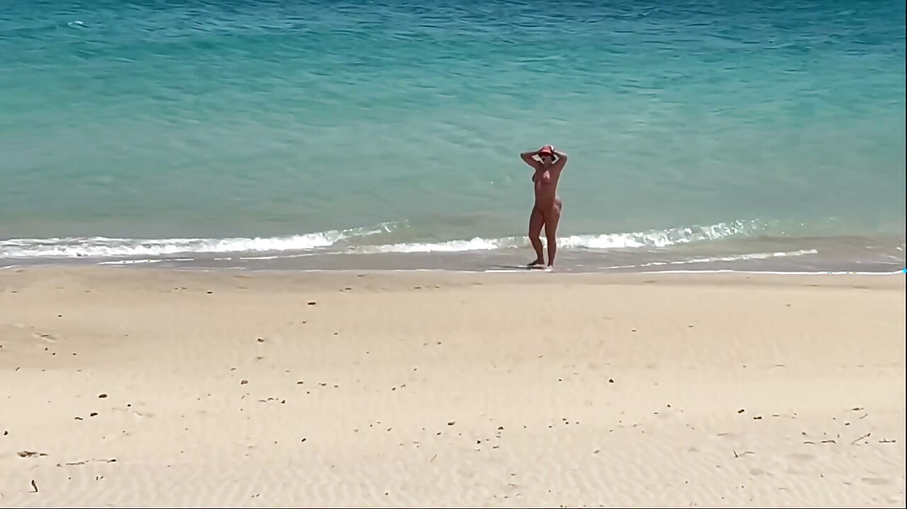 Naked Beach MILF Helps a Jerking Stranger - Cum on Her Ass