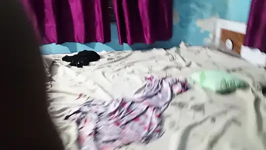On sekiz yaşındaki kız öğretmenini ilk kez sikiyor