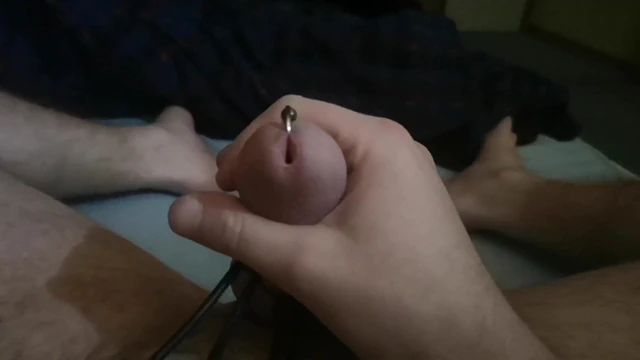 Estim and jerking off with a cum fountain