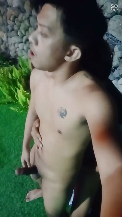 Fleshlab Twinks: Heißer Pinoy-twink Bekommt Seinen Ersten Blowjob