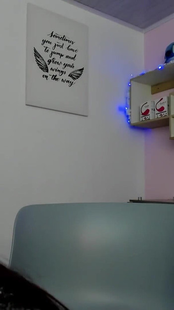 Moment émotionnel de « Une étudiante mignonne au visage innocent squirte après s’être masturbée l’anus puis s’être masturbée »