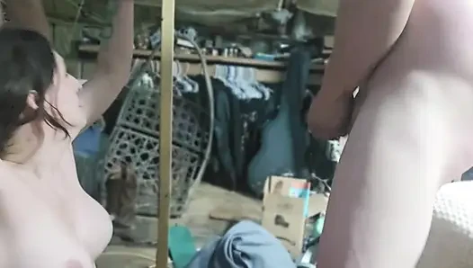 Eller bağlı ağız kullanılıyor