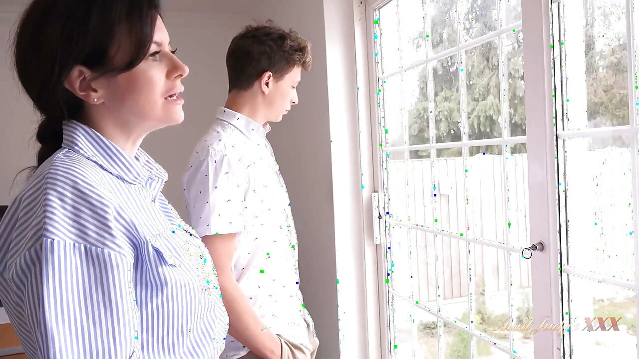 AuntJudysXXX - Hot 43yo Busty MILF Jessica Sin Negotiates a Discount with the Landscaper