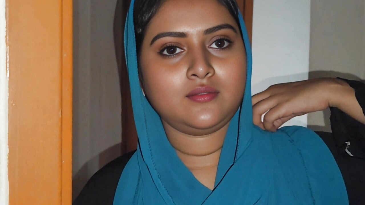 Viral indian beautiful girlfriend cooks food for boyfriend and brings it home then has romantic sex with boyfriend.