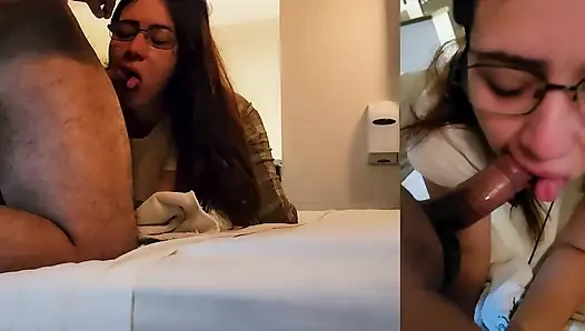 Dövüldü, tokat aldı ve poposundan tutuldu. İtaatkar, aldığını alıyor.