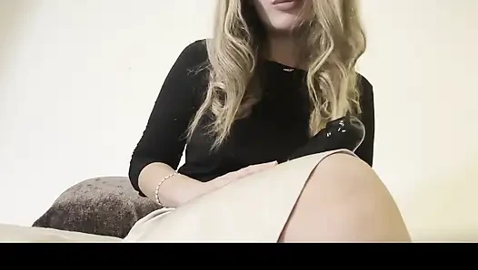 Vends-ta-culotte - genç Fransız dominatrix sana ağzına ve götüne büyük siyah bir dildo almayı öğretiyor