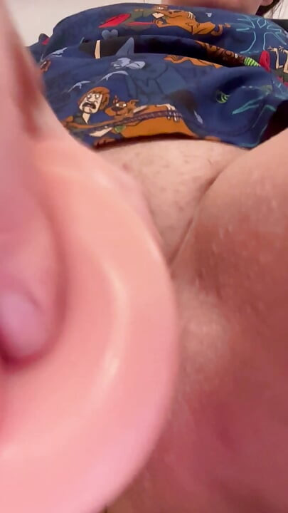 보지 구멍에서 활공하는 걸 지켜봐