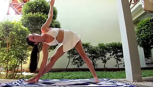 Aliran Yoga Sensual: Merangkul Seni Keseimbangan dan Keinginan