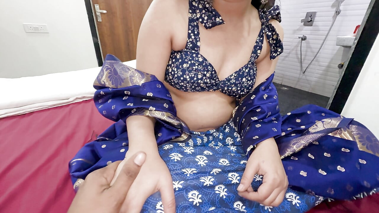 Jija Ne Apni Sali Ko Naye Saal per Apna Bada Land Gift Kiya