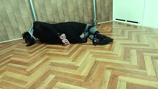 Die anvisierte Bürofrau wurde mit Klebeband gefesselt