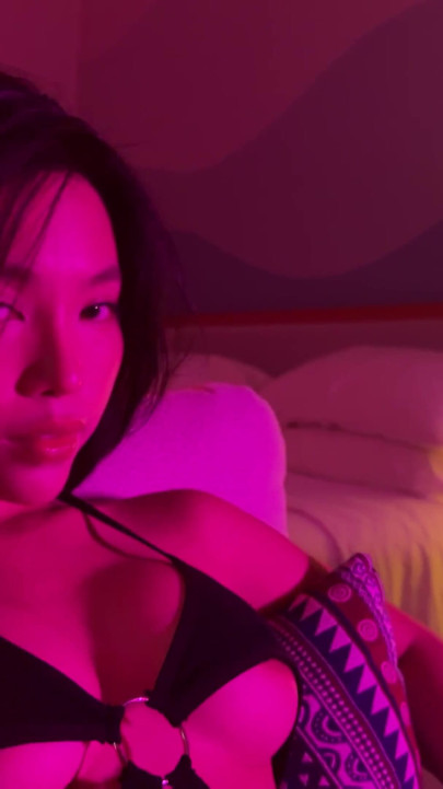 Pas på, succubus kommer til dit hus om natten, sprøjter over hele gulvet og sluger din sæd