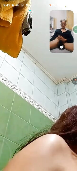 Meine enge muschi fingern, während er seinen schwanz wichst