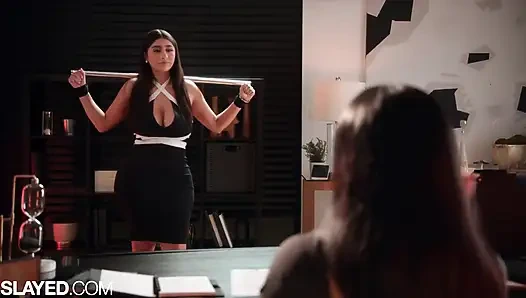 Slayed violet myers unterwirft Vicki chase ihre großen natürlichen titten