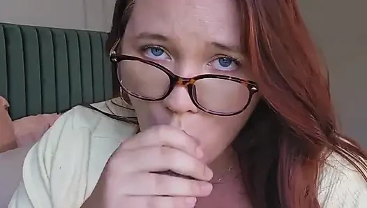 Ibu tiri suka kontol besar