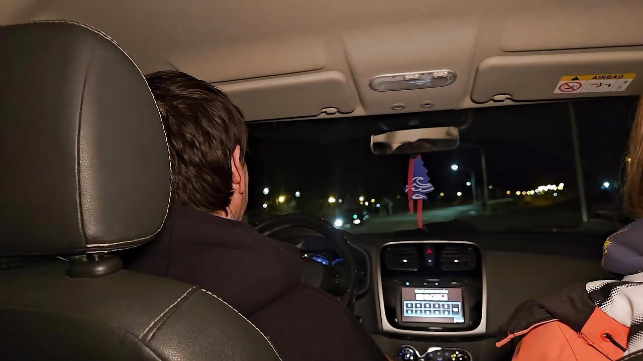 Una doble mamada en el auto de mi amiga, chicas sucias y morbosas
